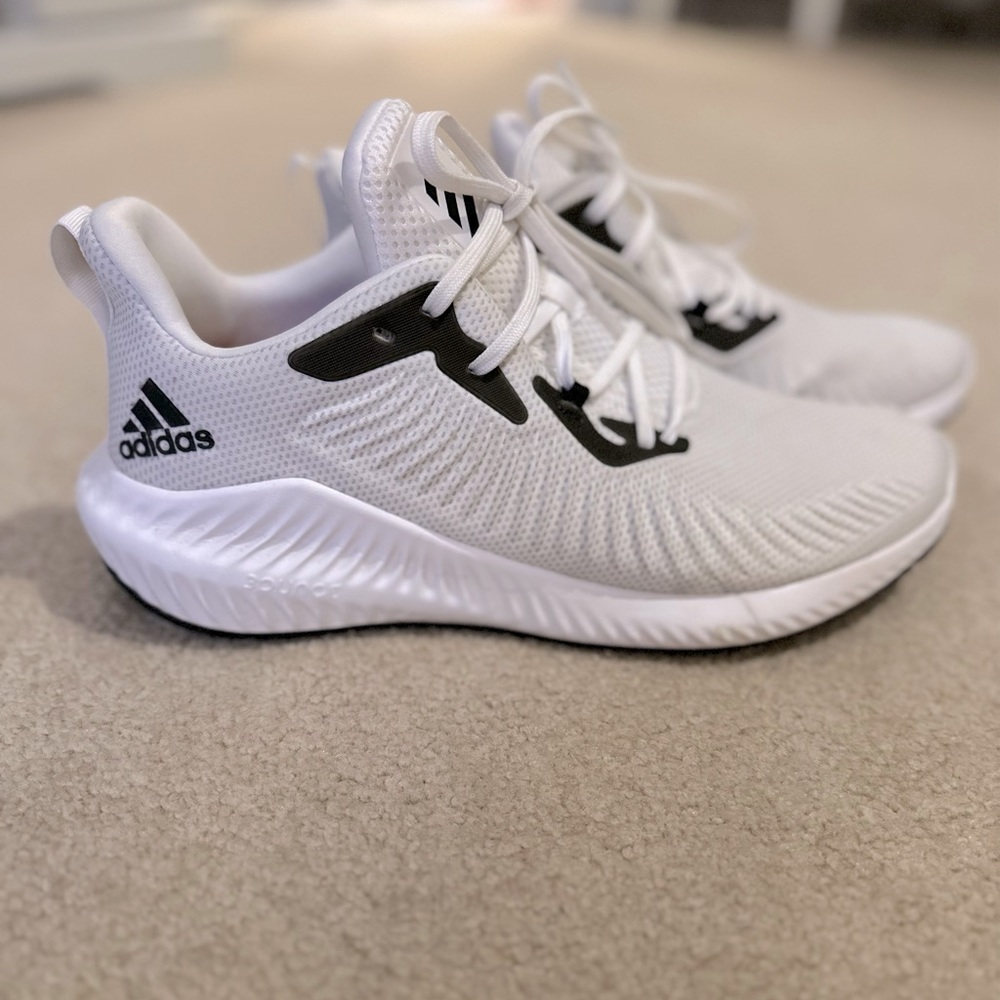 Adidas Alphabounce White Size 11.